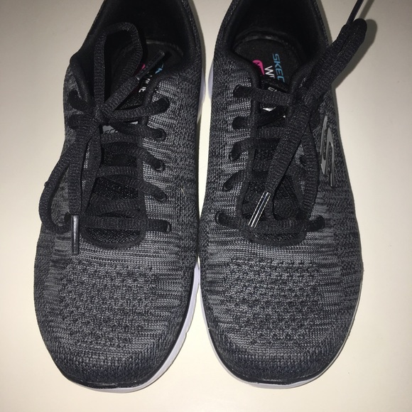 Skechers Shoes - Sketchers light weight sneaker